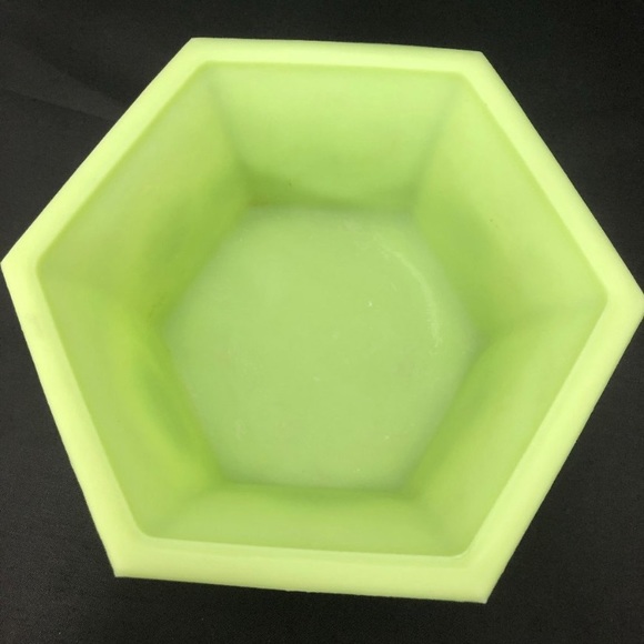 Fenton Glass Green Uranium Custard Chrysanthemum - Picture 3 of 7